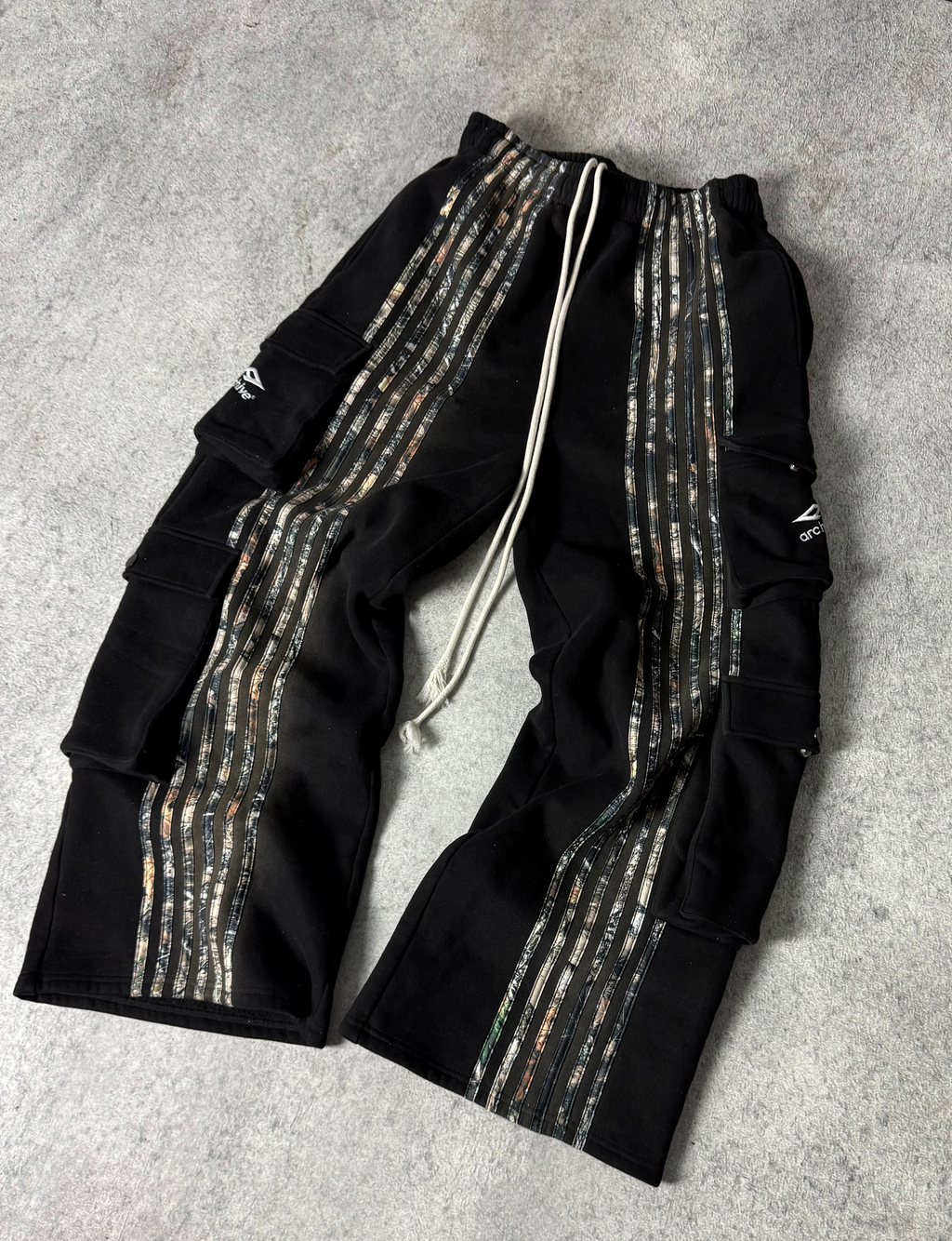ARCHIVE HUNTER CARGO STRIPE SWEATPANTS CAMO - BLACK